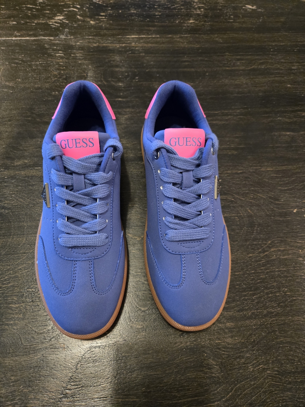Womens Guess Sneakers, Awesome Color!